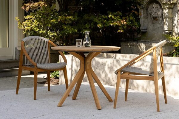 MESA NOA CON SILLAS FRIDA