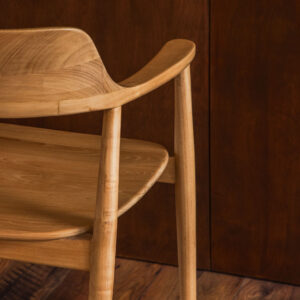 SILLA CON REPOSABRAZOS HIRO MADERA SUNGKAI MACIZO