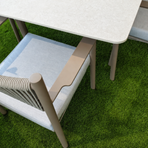 MESA EXTERIOR TAPA PORCELANICO + 6 SILLONES